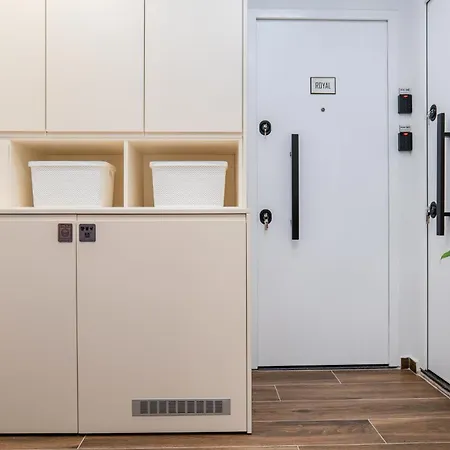 Al Apartment *