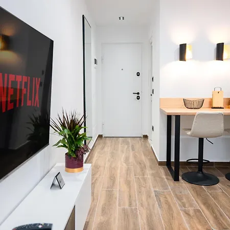 Al Apartment *