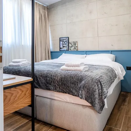 Al Apartment